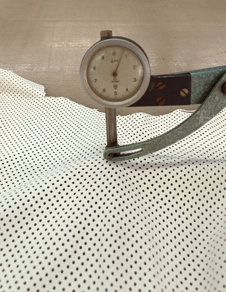 Lammnappa creme perforiert 1 Fell ca. 0,6 m2